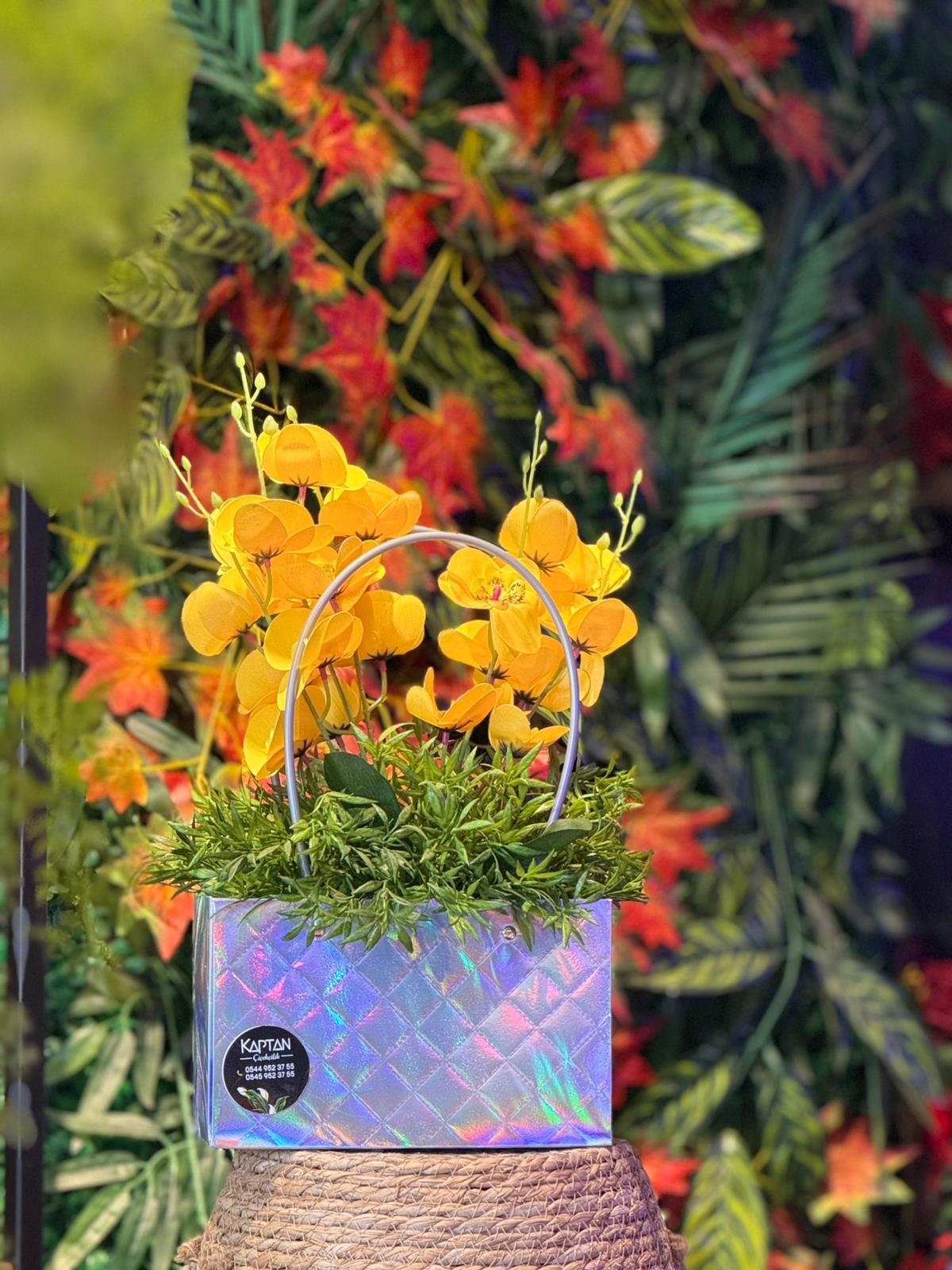 Çantada Sarı Orkideler