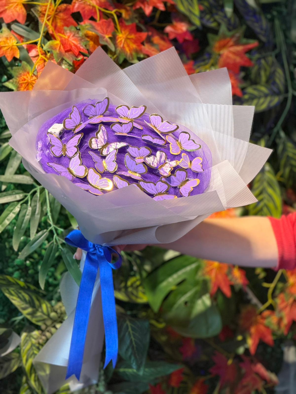 Mor Kelebekli Buket