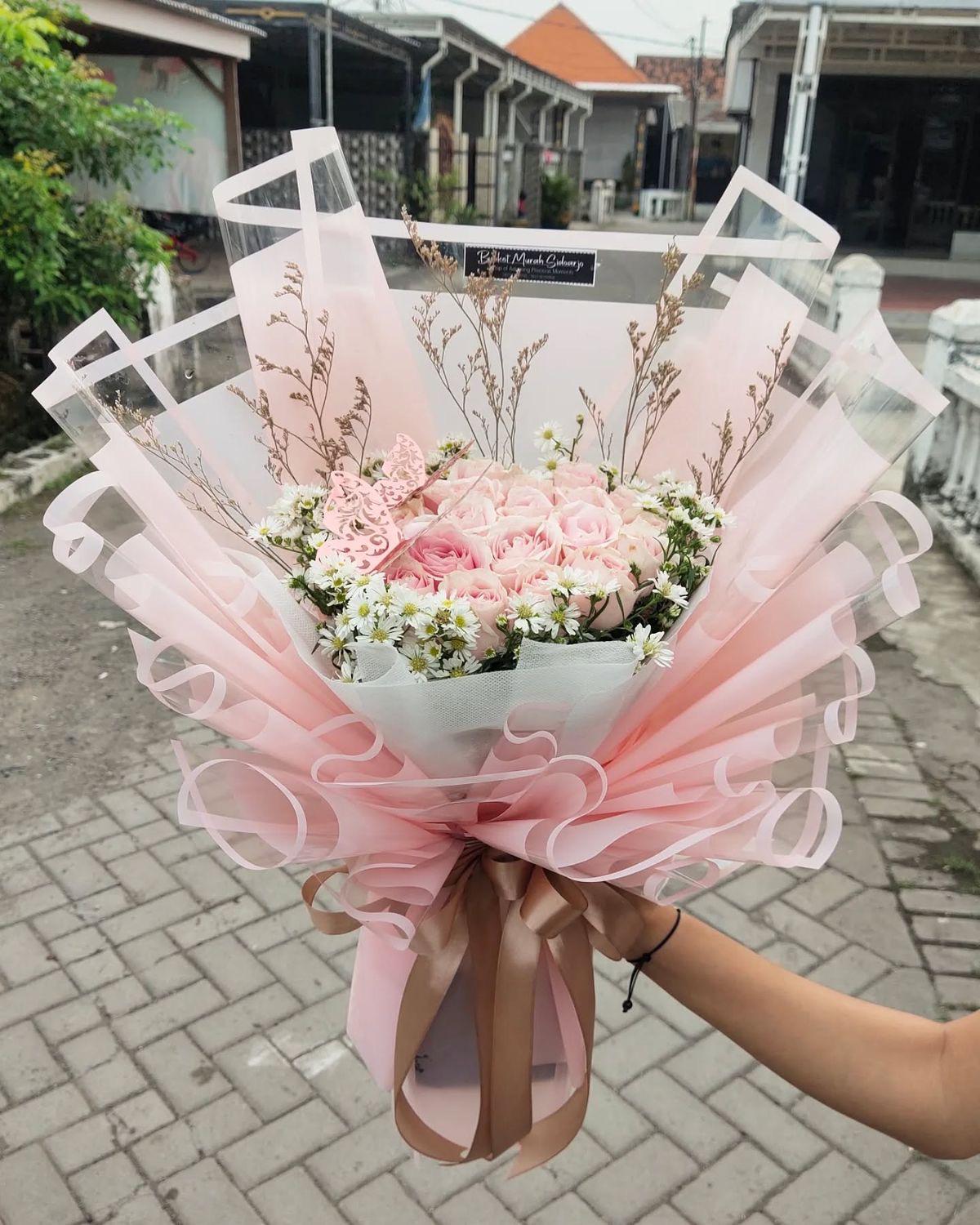 Pembe Gül Ve Kelebek Buketi