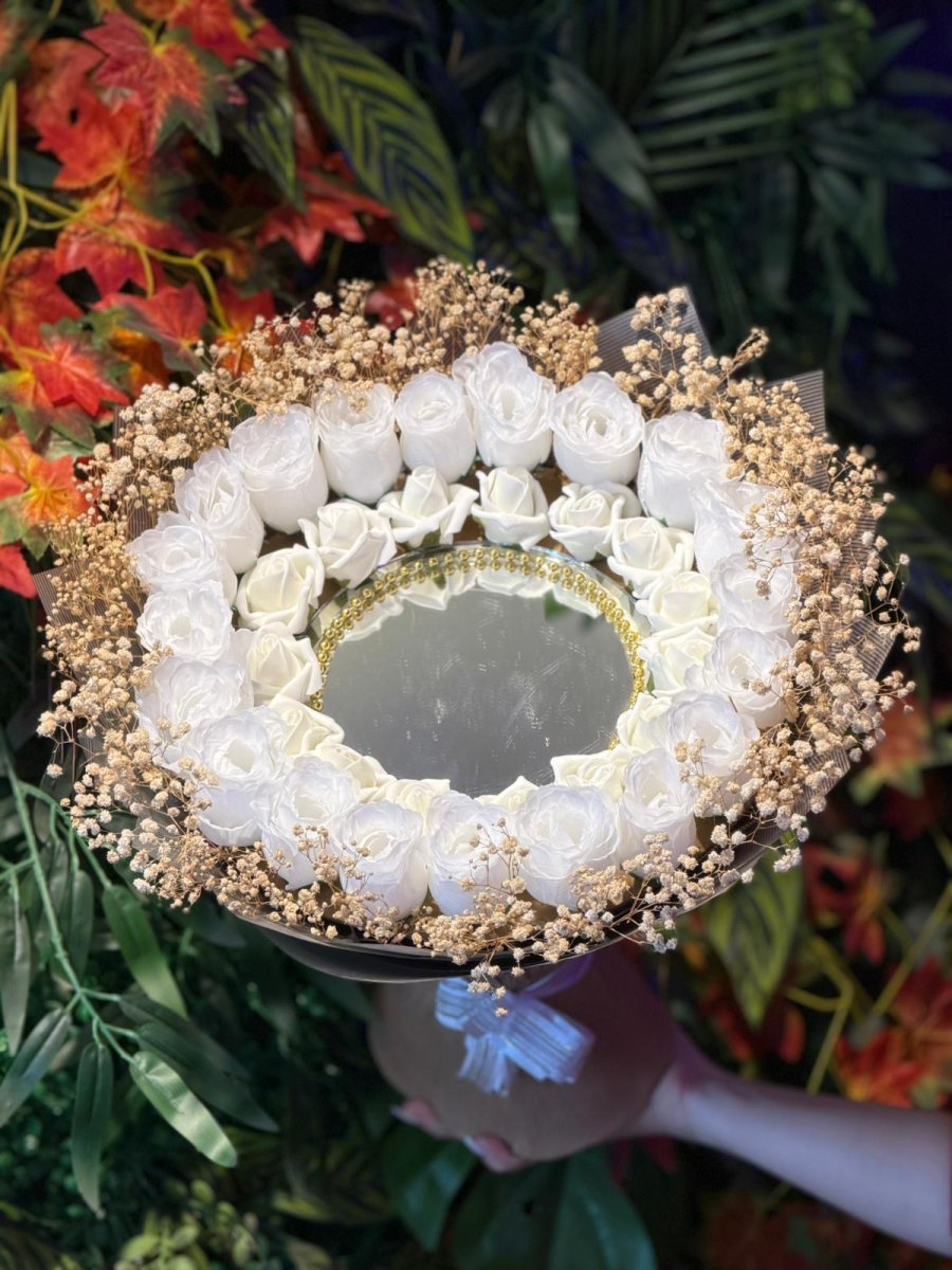 Beyaz Gül Aynalı Buket