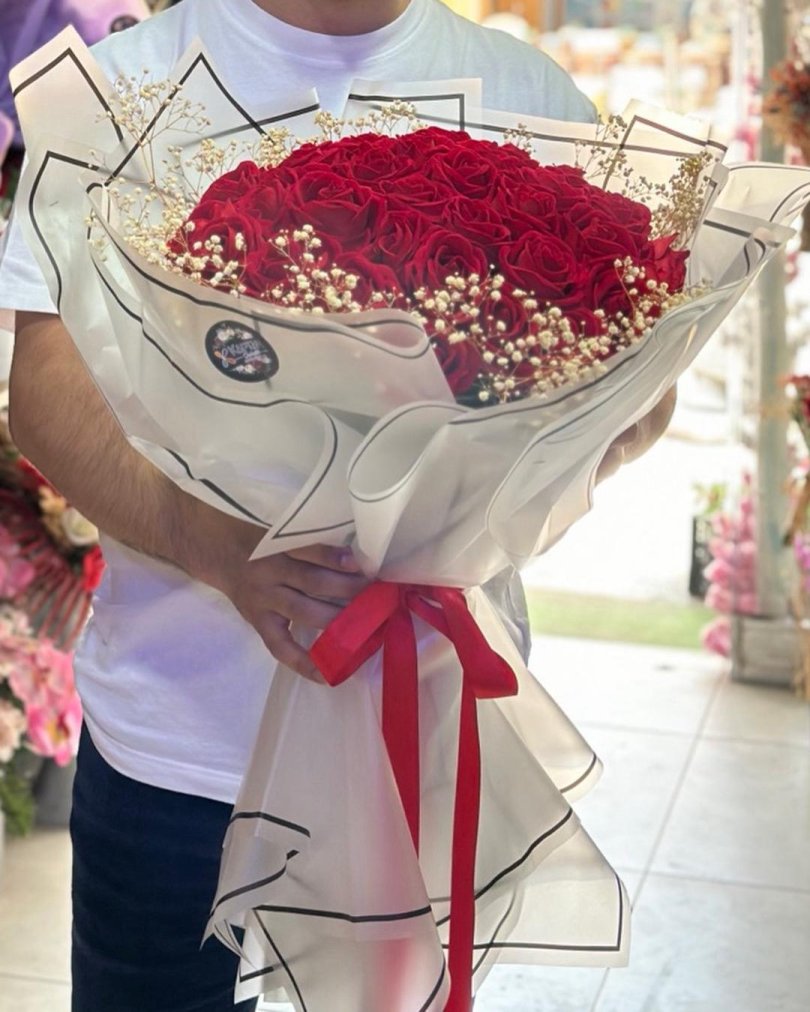 Beyaz Kağıtta Gül