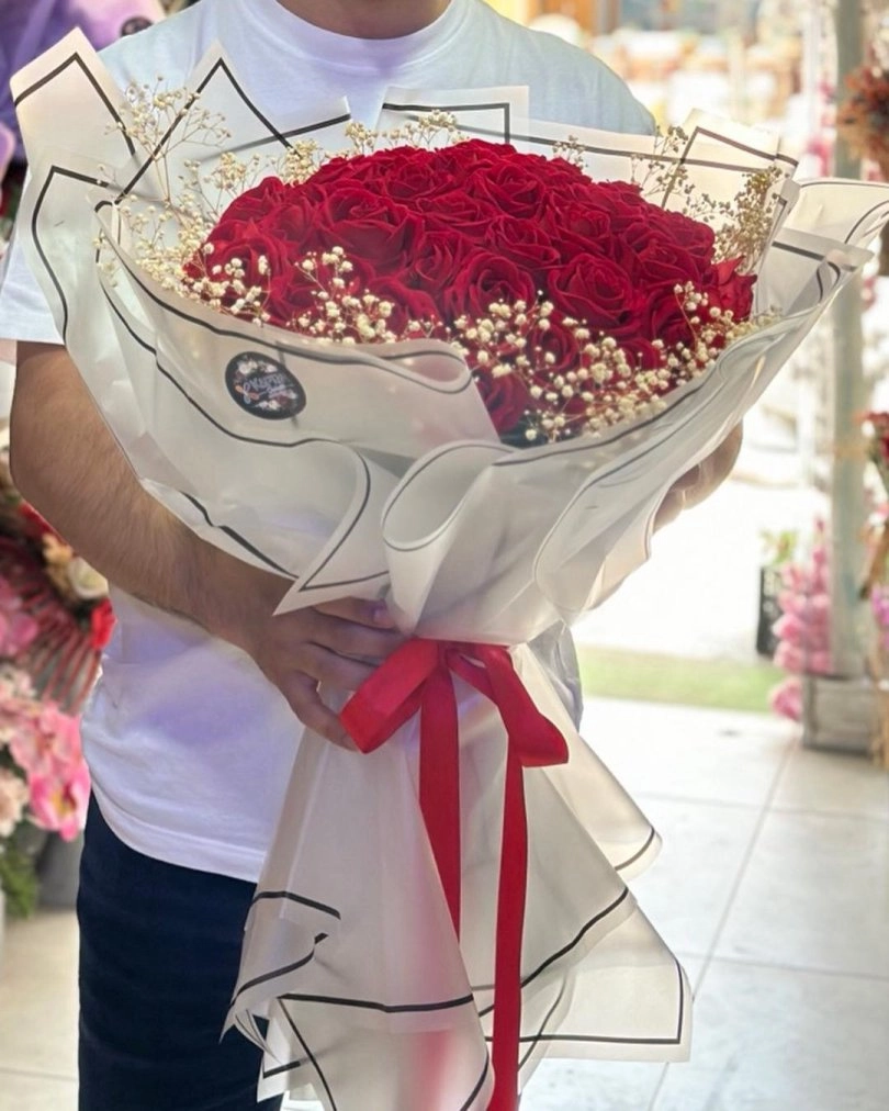 Beyaz Kağıtta Gül