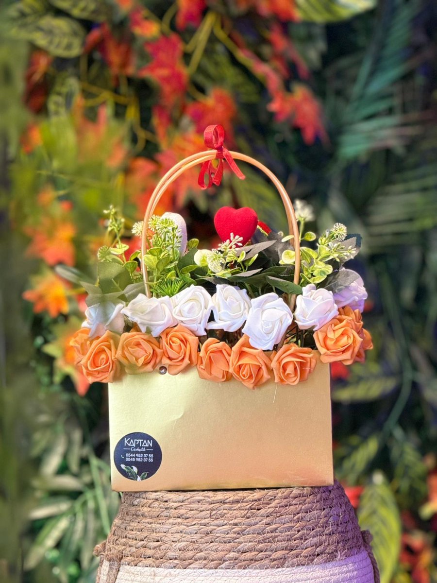 Büyük Boy Çantada Turuncu Güller