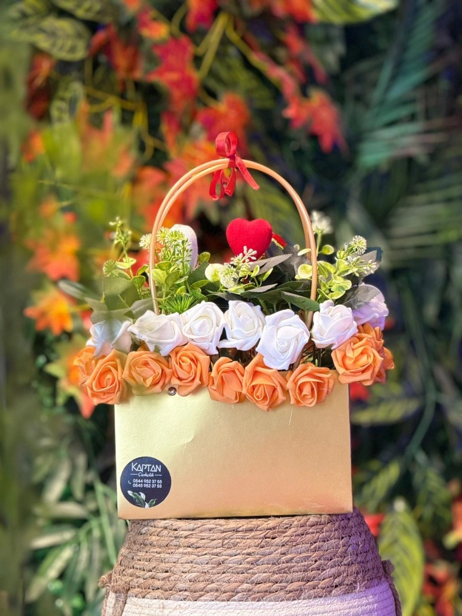 Büyük Boy Çantada Turuncu Güller