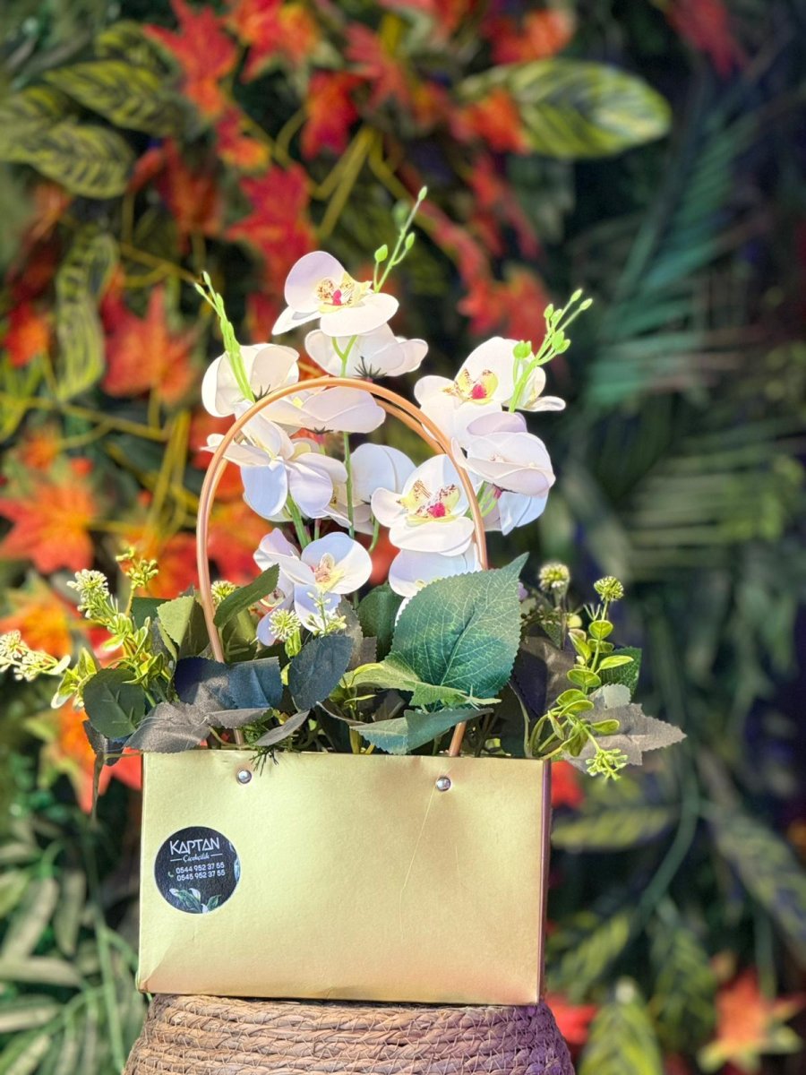 Çantada Beyaz Orkideler