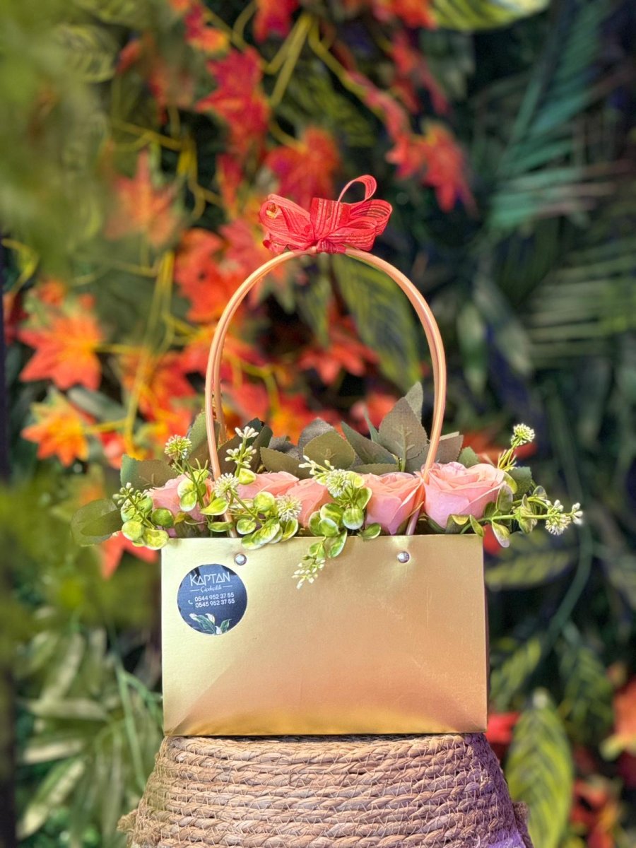 Çantada Pembe Güller