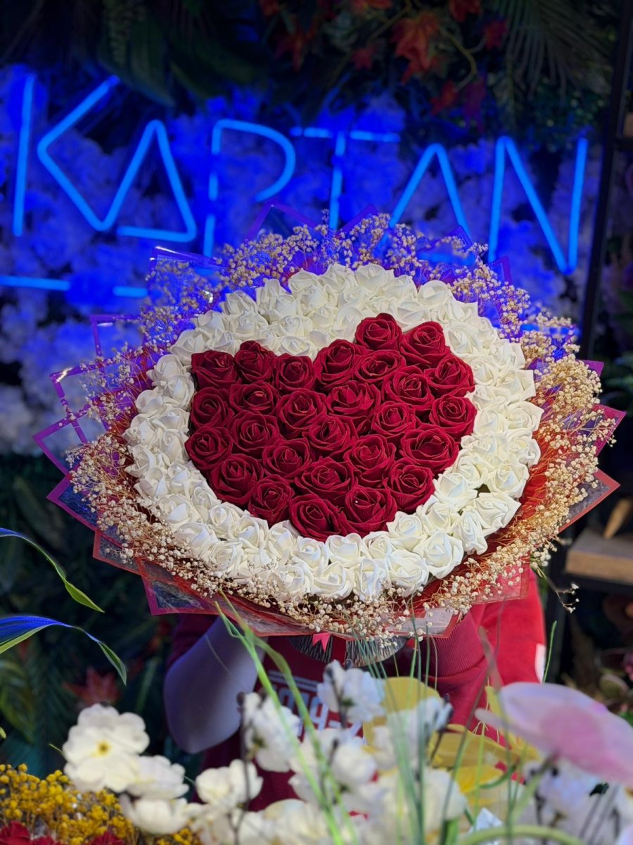 Kalpli Kırmızı Beyaz Gül Buketi