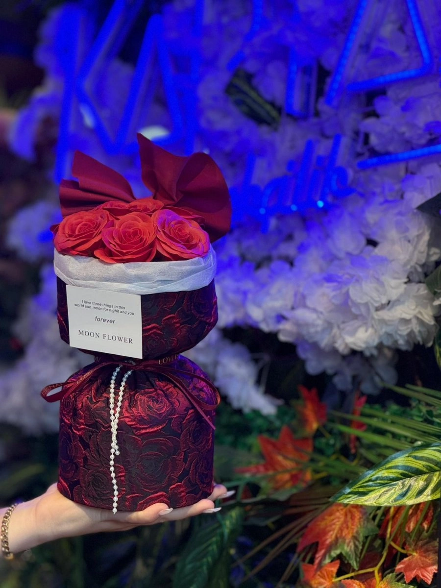 Kırmızı Moon Flower