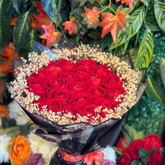 Siyah Kağıt Kırmızı Güller