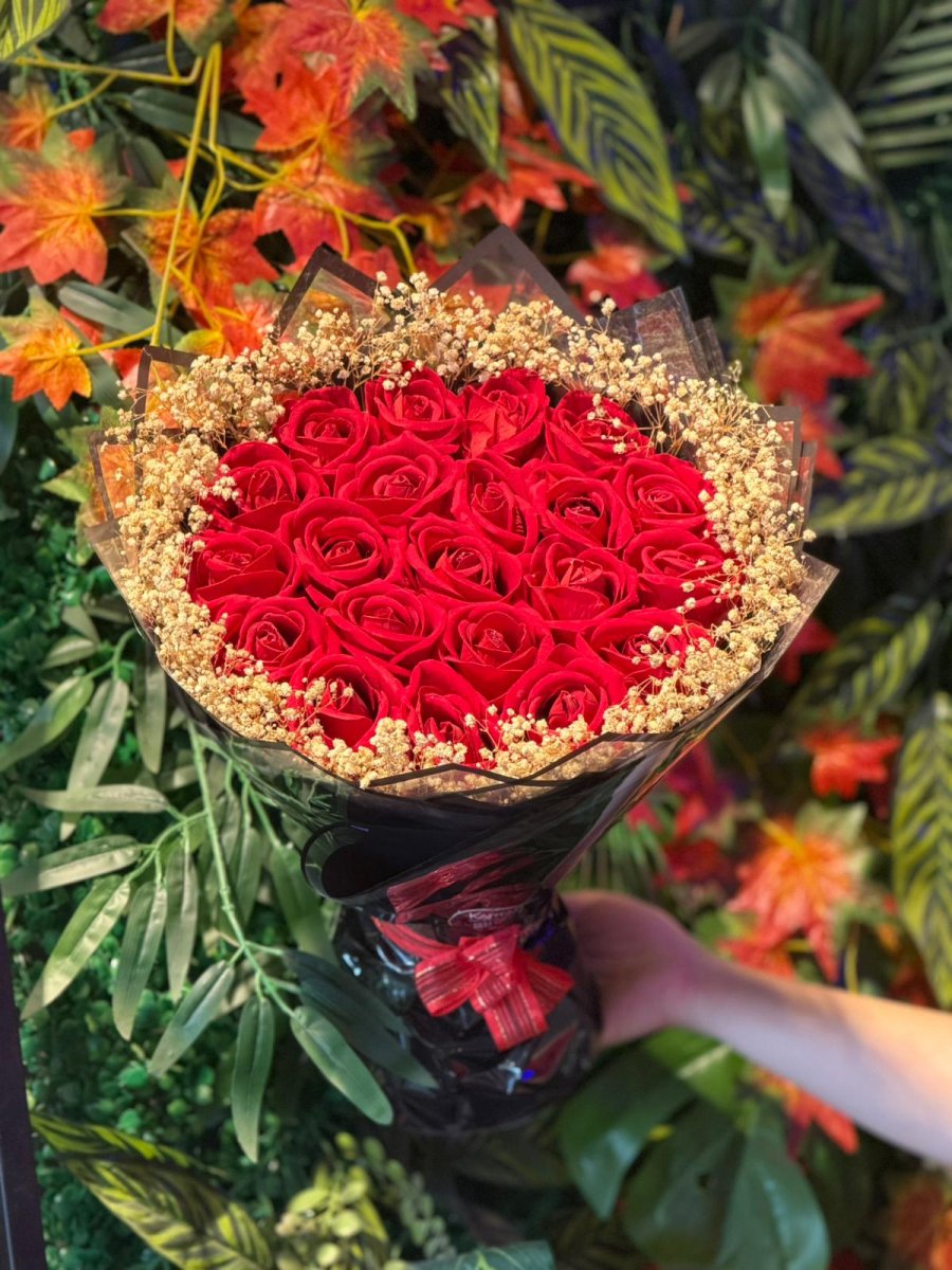 Siyah Kağıt Kırmızı Güller